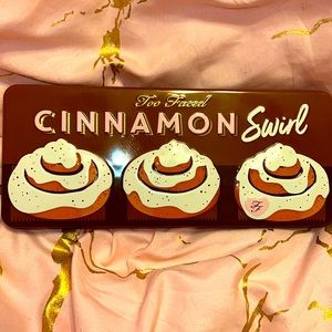 TOO FACED Connamon Swirl Eyeshadow Palette